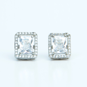 Single stone tops big